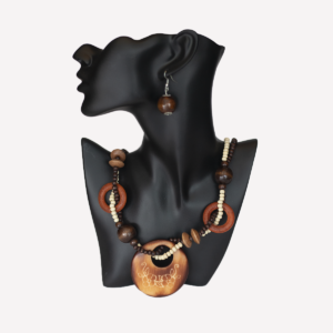 Collier africain bois sculpté rond avec perles naturelles